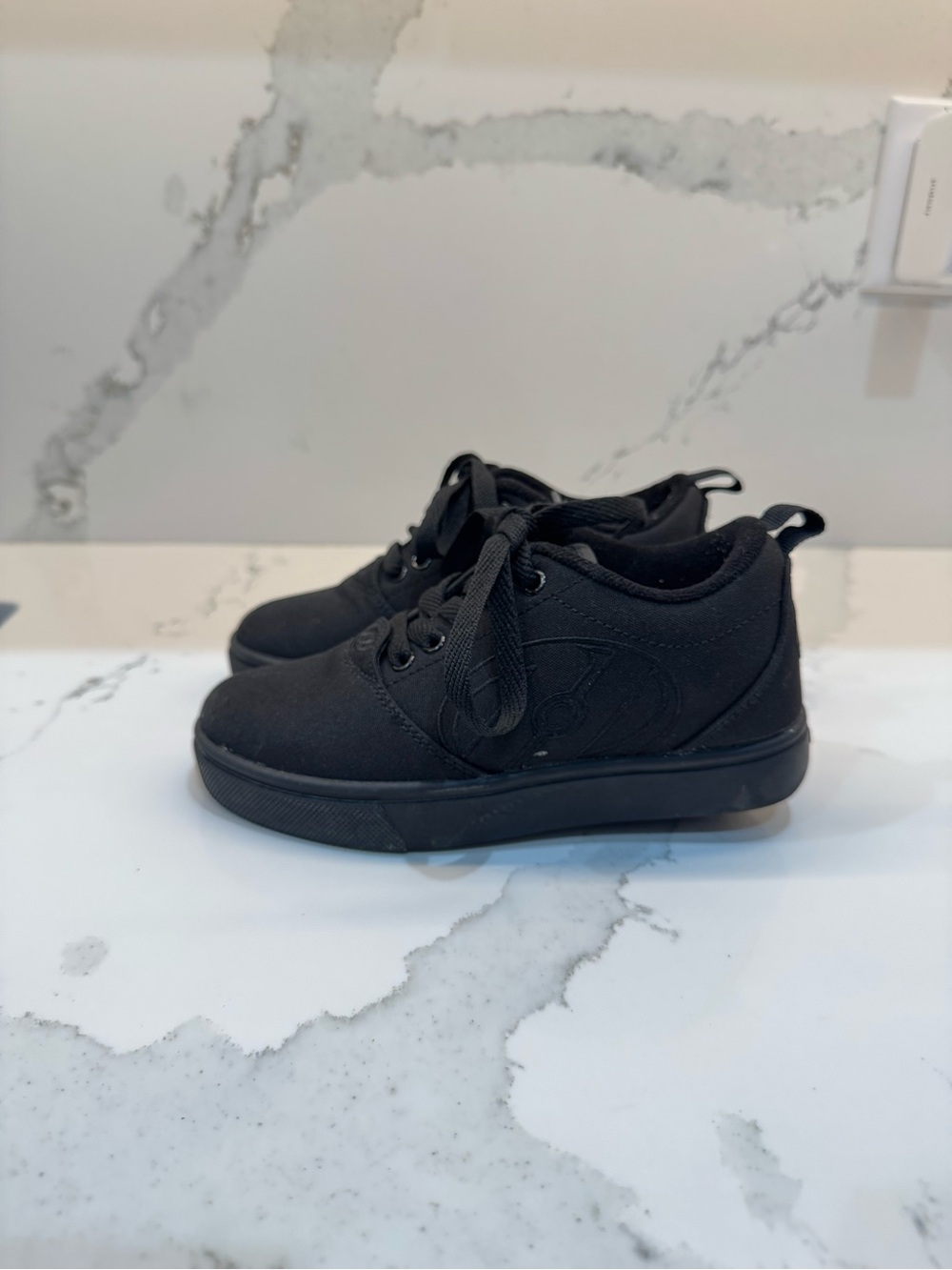 Heelys Kids All-Black Low-Top Lace-Up Sneakers